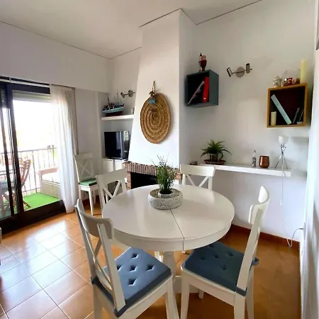 Espuma De Mar En Primera Línea De Playa De Apartamento